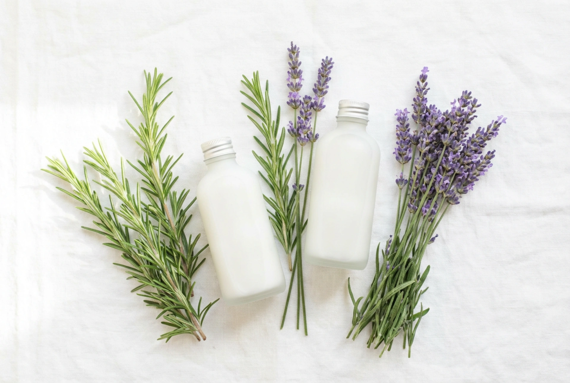 Shampoo naturale per capelli 'senza chimica': come leggere gli ingredienti e scegliere consapevolmente