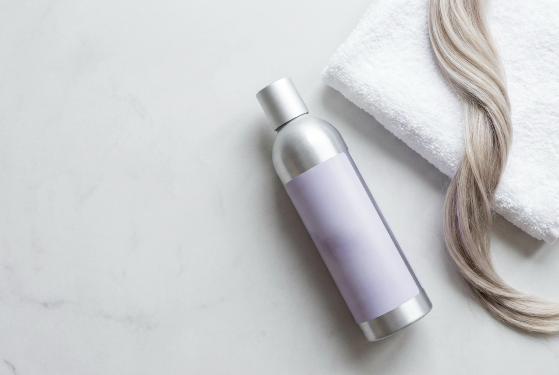 Shampoo argento: come neutralizzare i toni gialli passo dopo passo