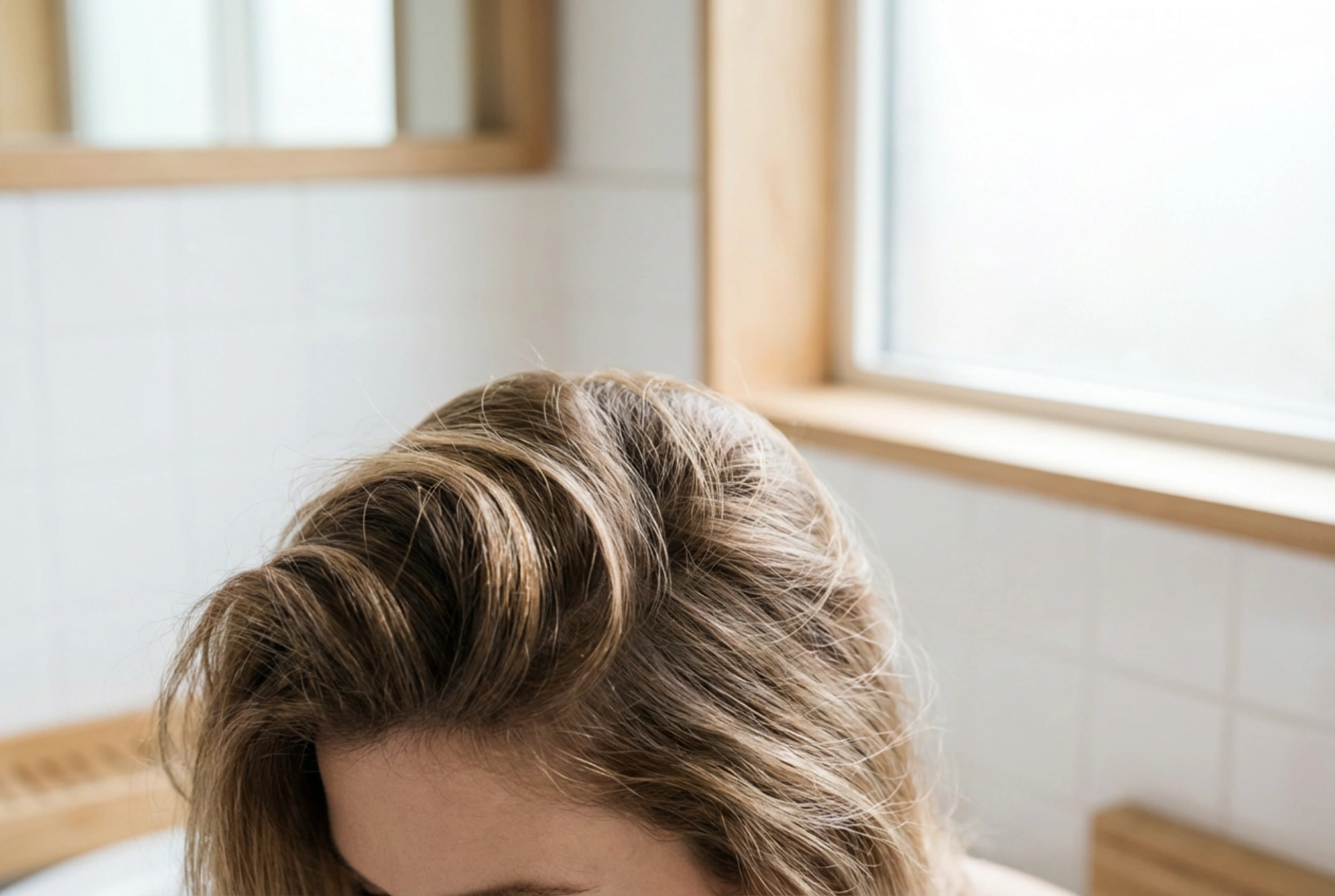 Più volume per le ciocche sottili: acconciature per capelli fini passo dopo passo