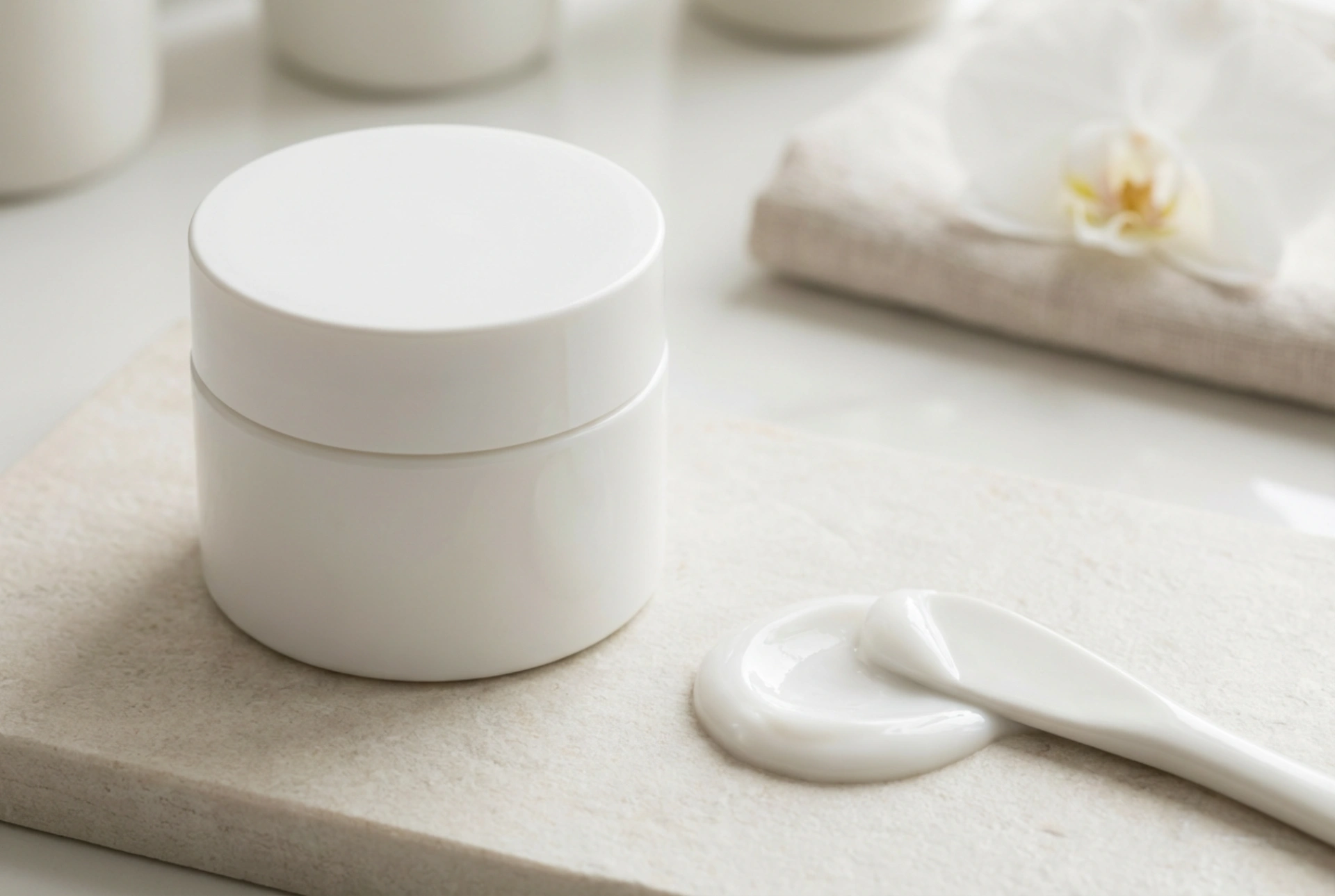 Crema idratante leggera da giorno: le texture ideali sotto il trucco