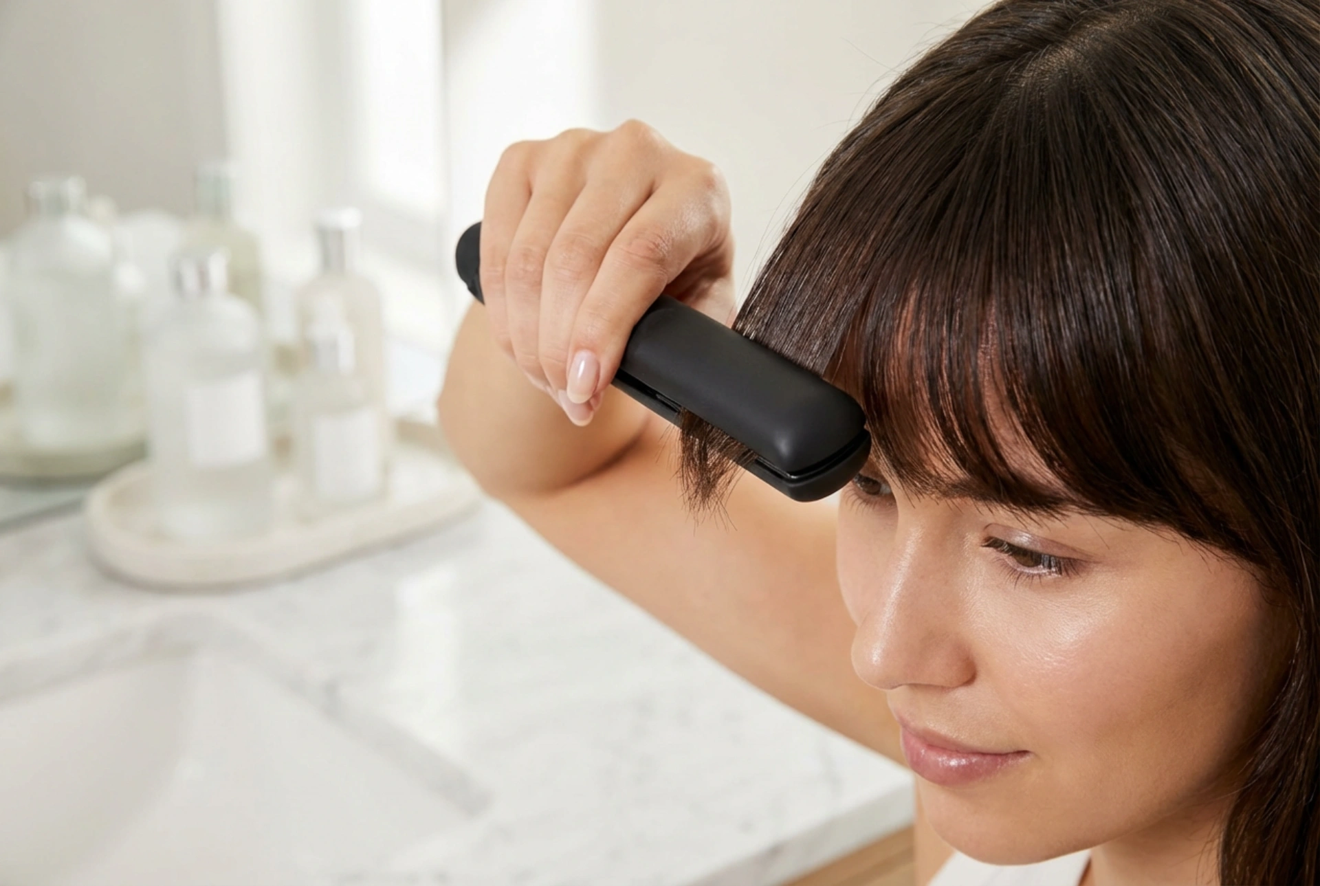 Mini piastra per capelli: lo styling preciso per frange e ciocche corte