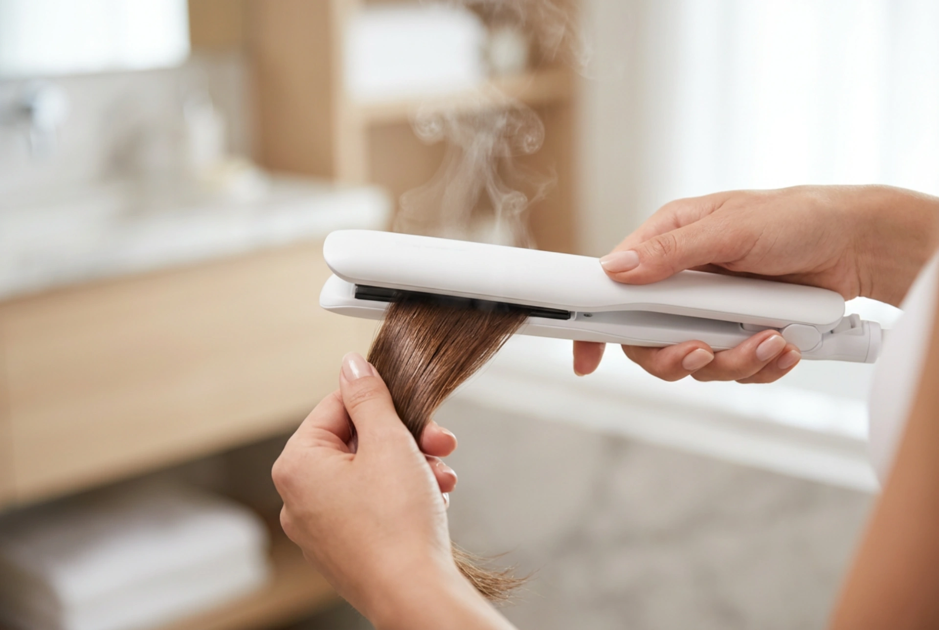 Piastre a vapore: come funzionano e come lisciare i capelli in modo più delicato