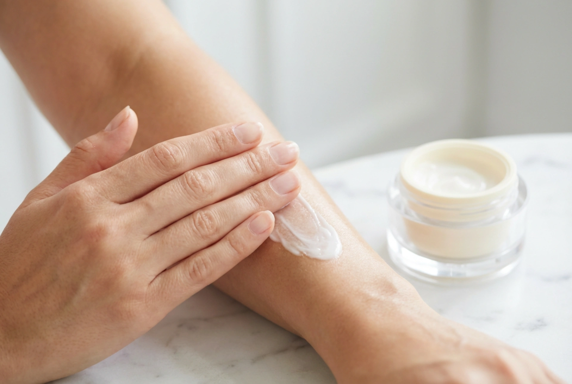 Balsamo idratante per pelle secca: cosa funziona e come usarlo