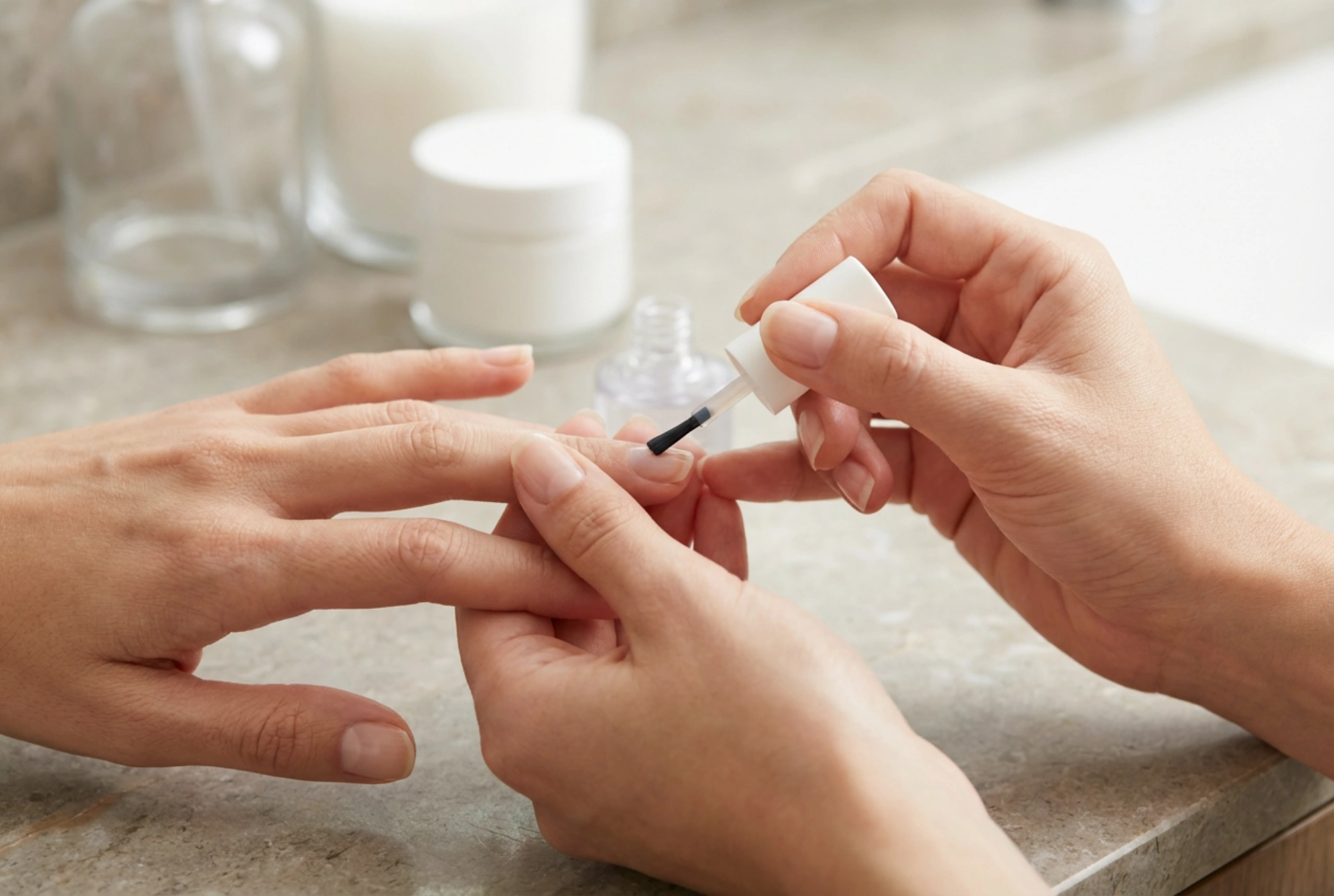 Manicure Ibrido su Unghia Naturale: Preparazione, Base Rinforzante, Applicazione