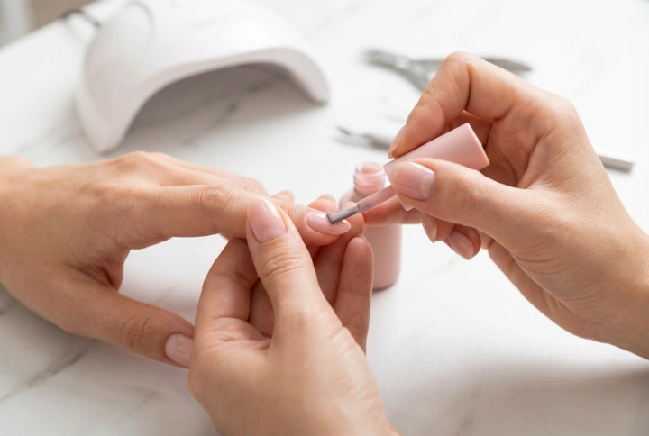 Manicure ibrido: cos'è, come si applica e si rimuove