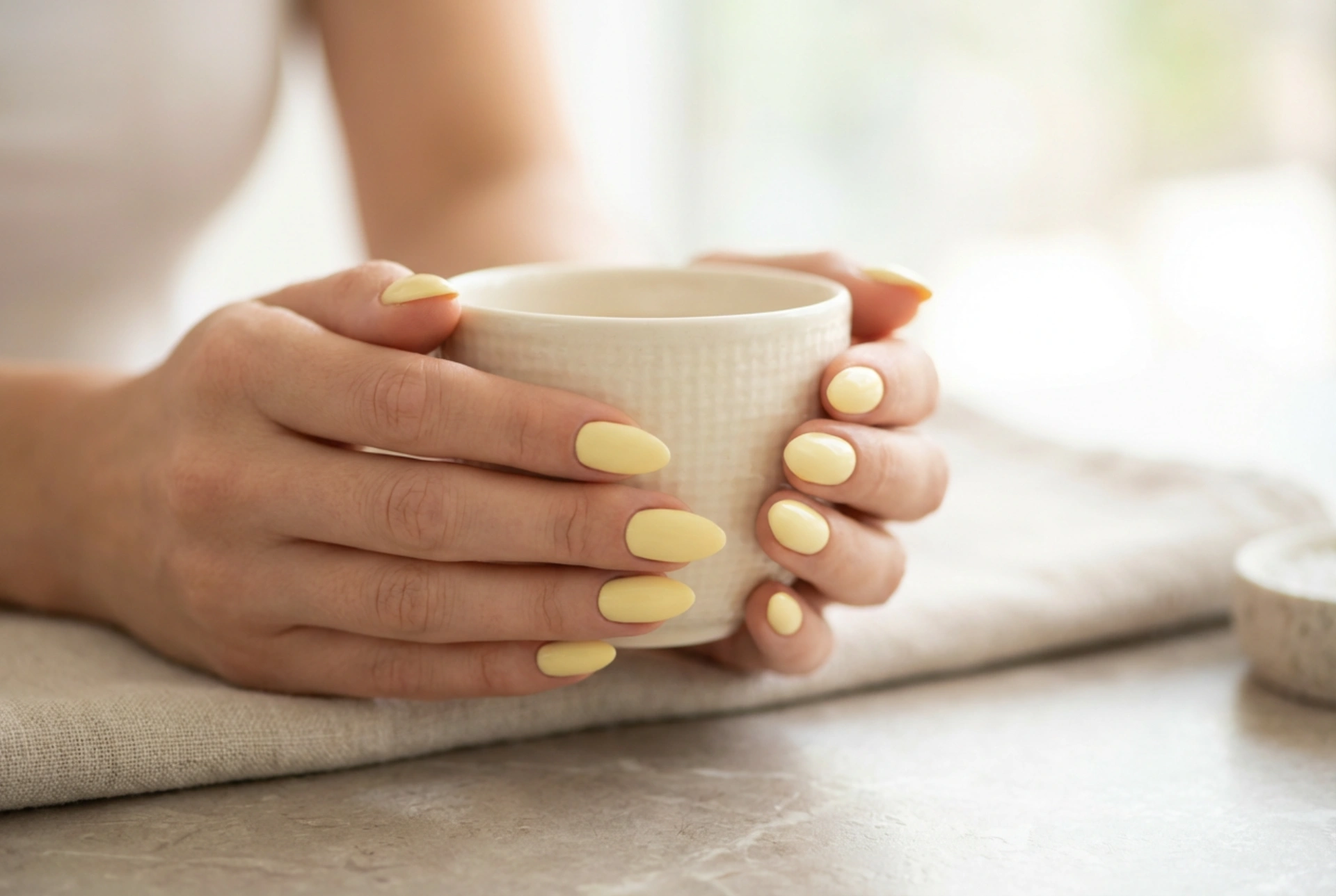 Unghie Giallo Pastello: Una Manicure Delicata per Ogni Giorno