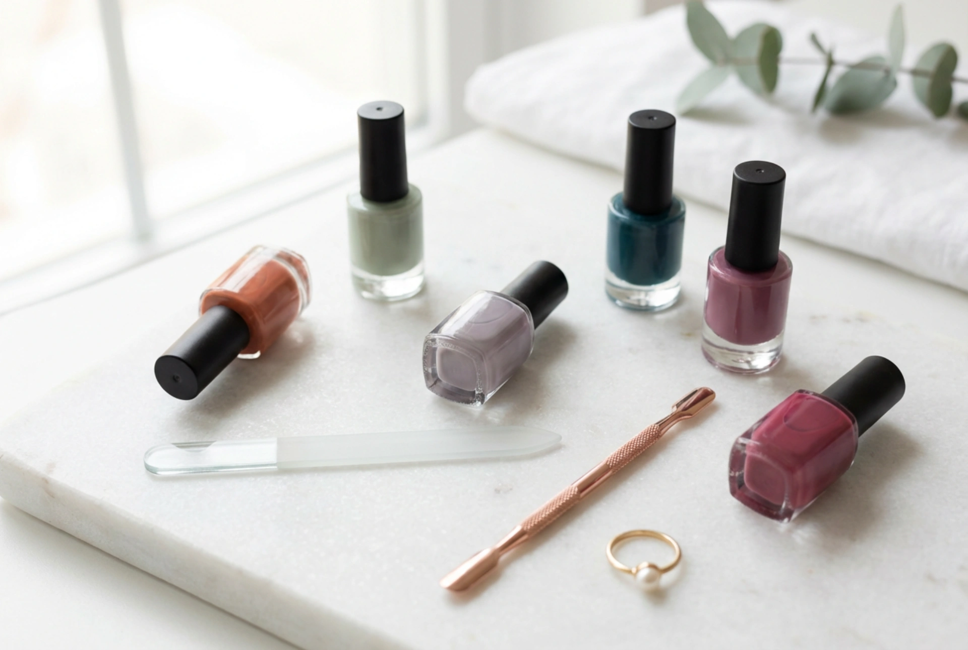 Smalti per unghie in set: come scegliere colori e accessori