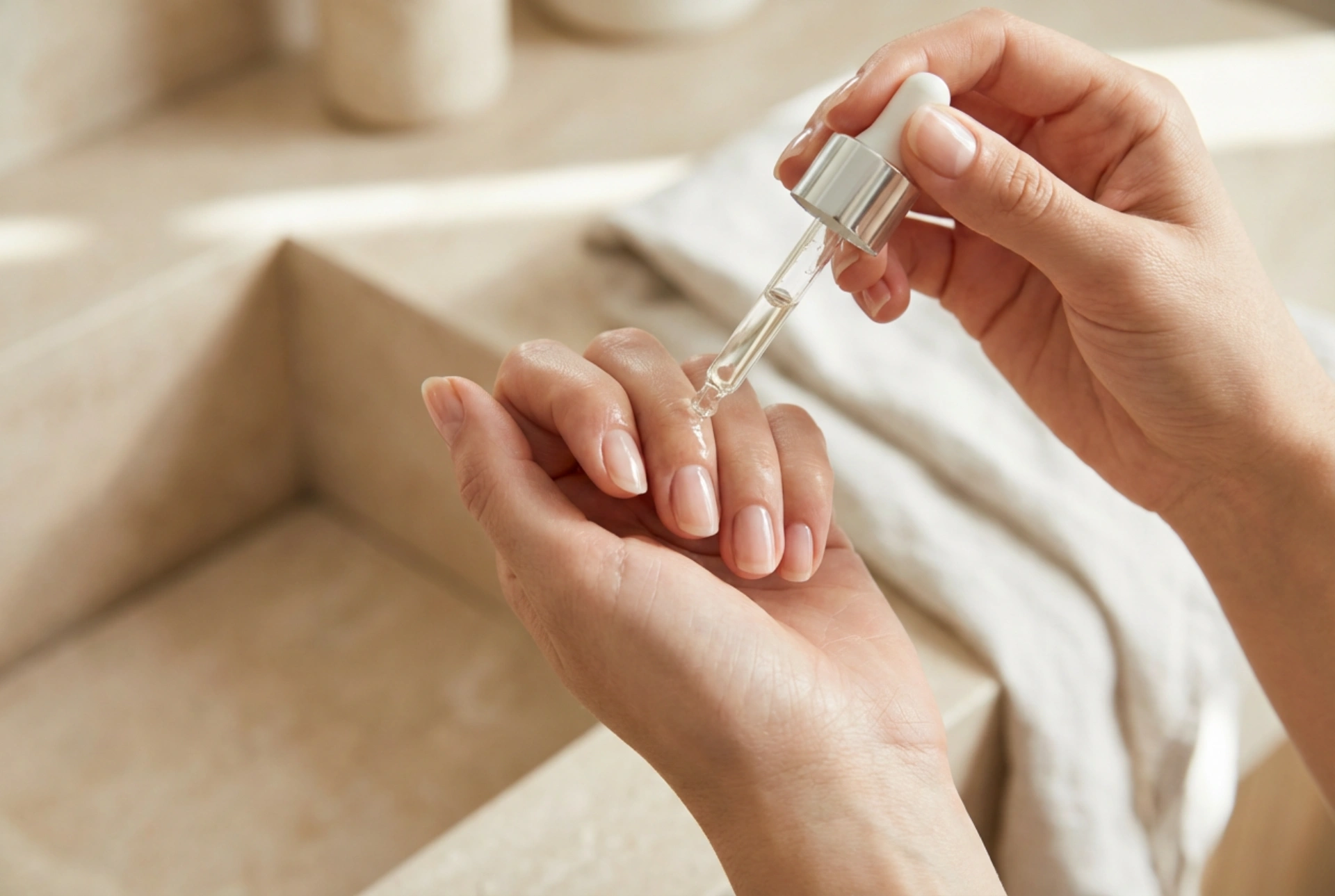 Unghie fragili: protezione quotidiana, come accorciarle e nutrire la lamina