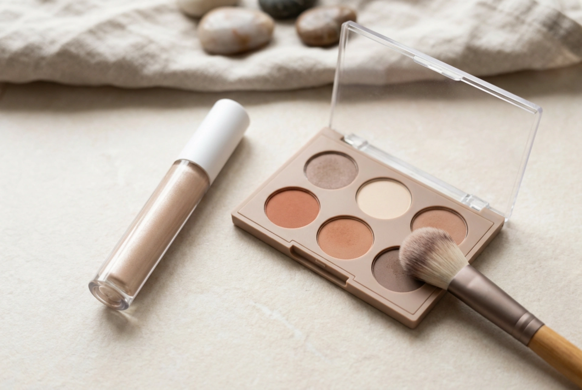 Ombretto in crema e liquido: stesura uniforme, sfumature con i mat e segreti di durata