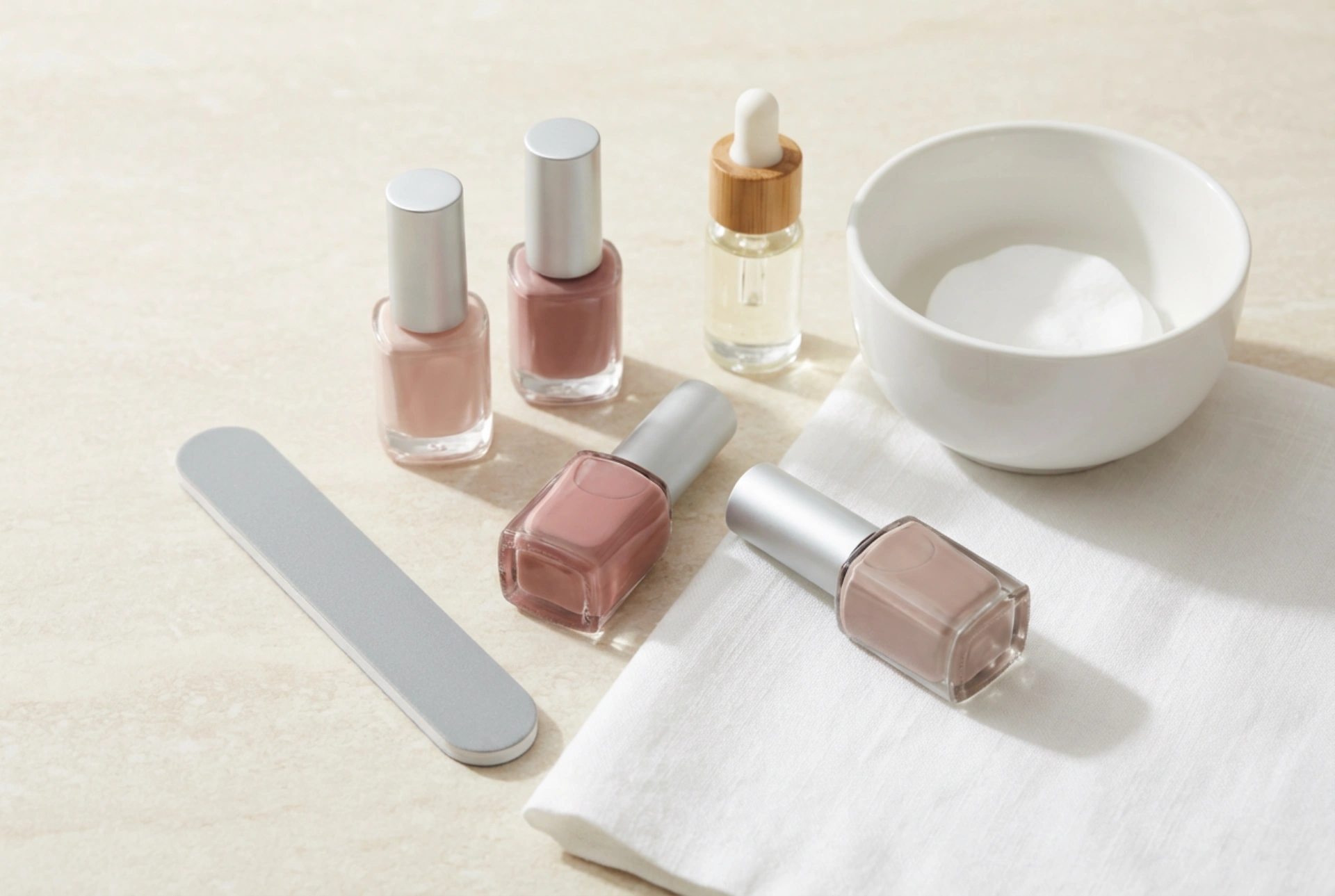Manicure Semipermanente a Casa: Checklist per la Prima Applicazione