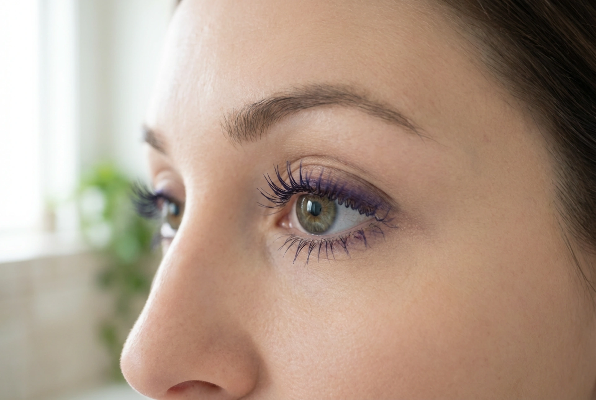 Ciglia colorate senza effetto kitsch: come scegliere colori e finish