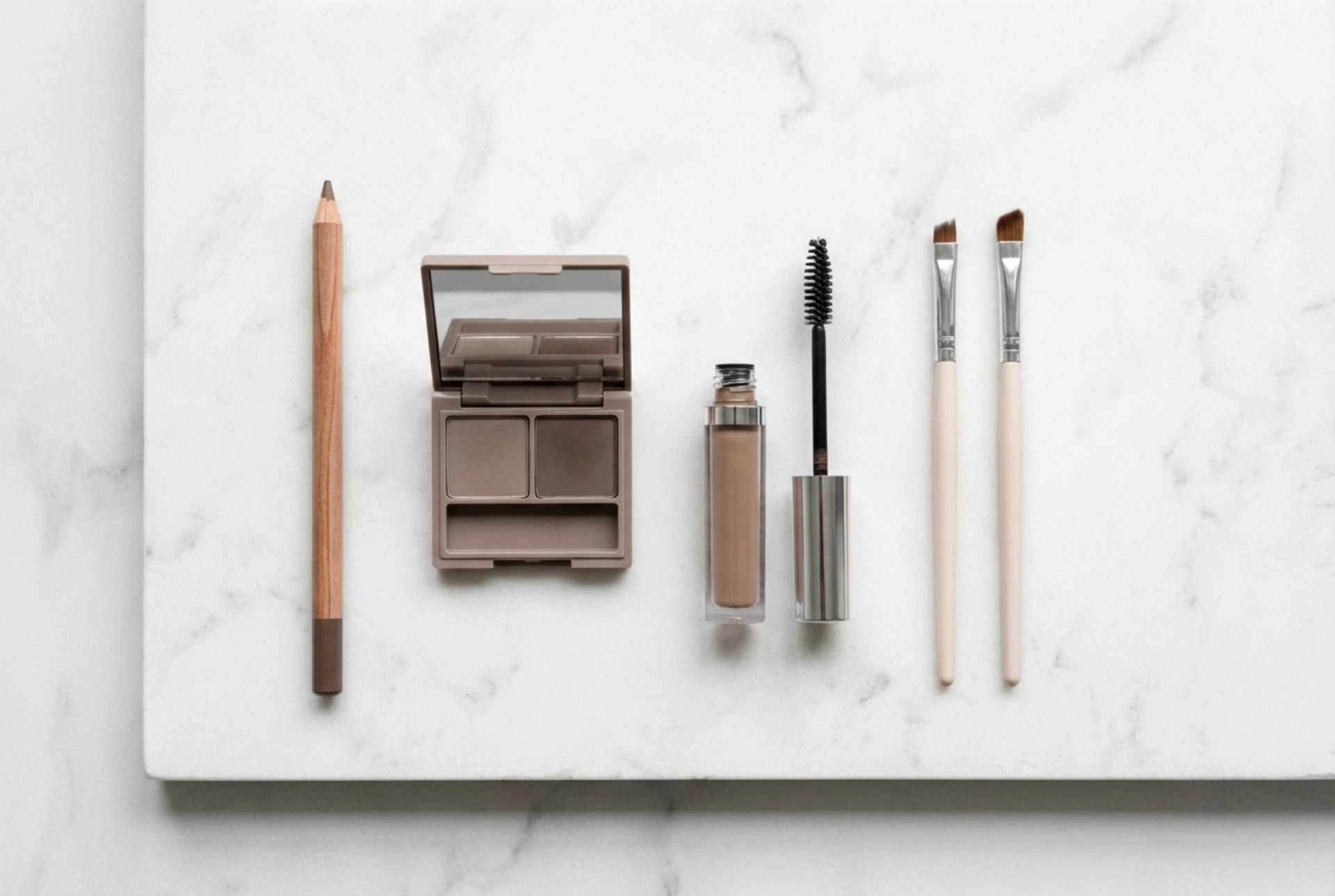 Cosa scegliere per il trucco delle sopracciglia: prodotti, strumenti e tecniche semplici