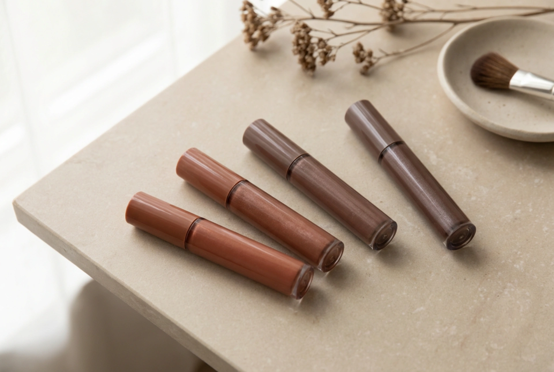 Lucidalabbra marrone per diverse carnagioni: toni freddi e caldi