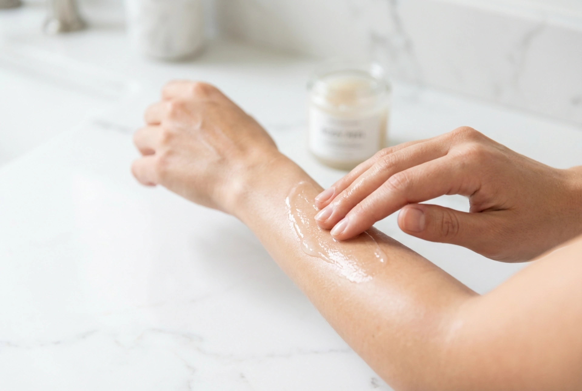 Peeling acido per il corpo: applicazione sicura di AHA/BHA a casa