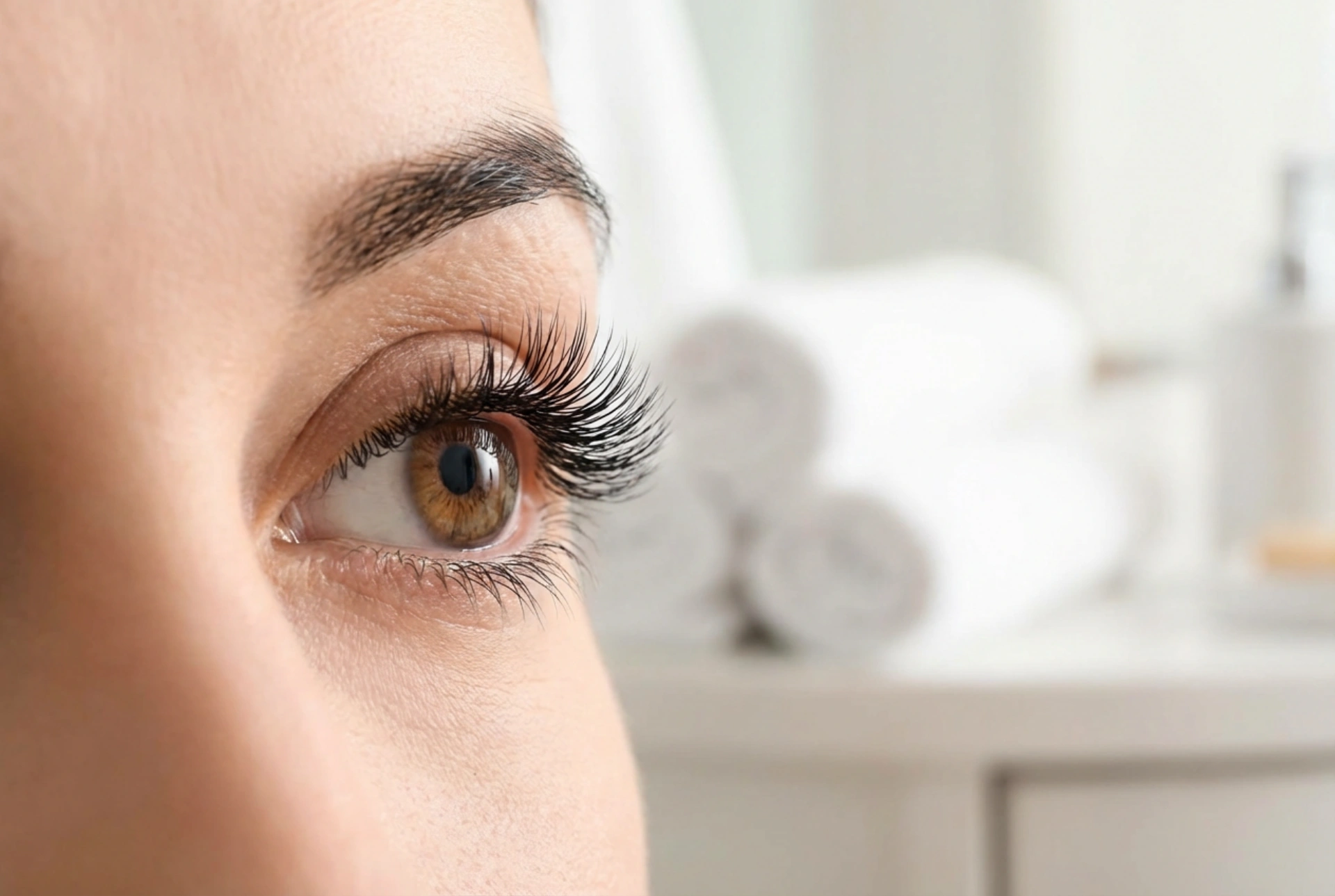 Mascara: come applicarlo senza grumi e sbavature